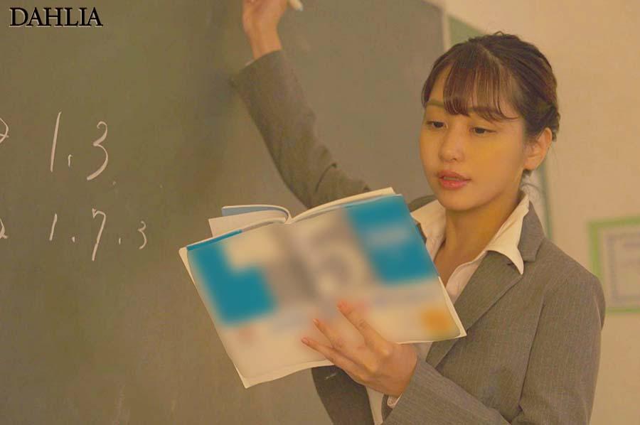 หนังอาร์ญี่ปุ่น เดบิวต์ครูสาวชอบเล่นเซ็กส์เย็ดน้ำกระจาย DLDSS-255 1