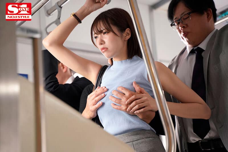 หนังโป๊เอวี โดนหนุ่มโรคจิตลวนลามน้ำบานบนรถไฟ SONE-099 3
